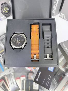 Спортивний годинник Garmin Fenix 8 Amoled 51мм Sapphire Carbon Grey з коричневим шкіряним ремінцем 010-02905-40 уцінка  — фото 3